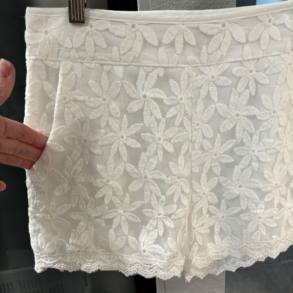 Monteau Lace Overlay Shorts - Creamy White M - Picture 3 of 7